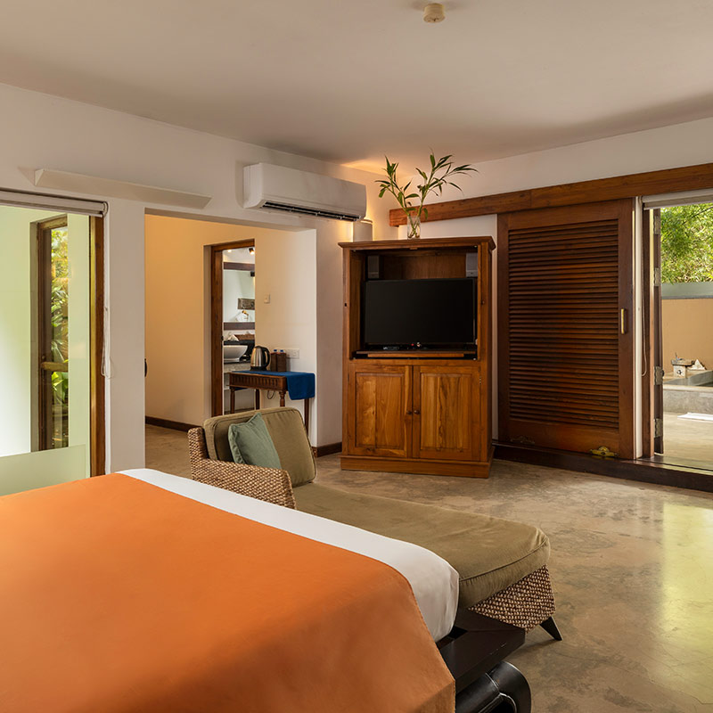 Aditya-Romance-Stays-Shanthi-Suite-800x800