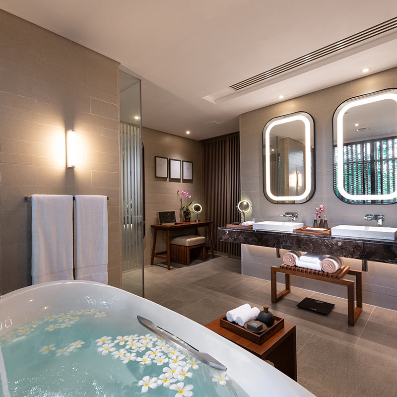 Hilton-Yala-King-Premium-Suite-View-of-bathroom--800x800