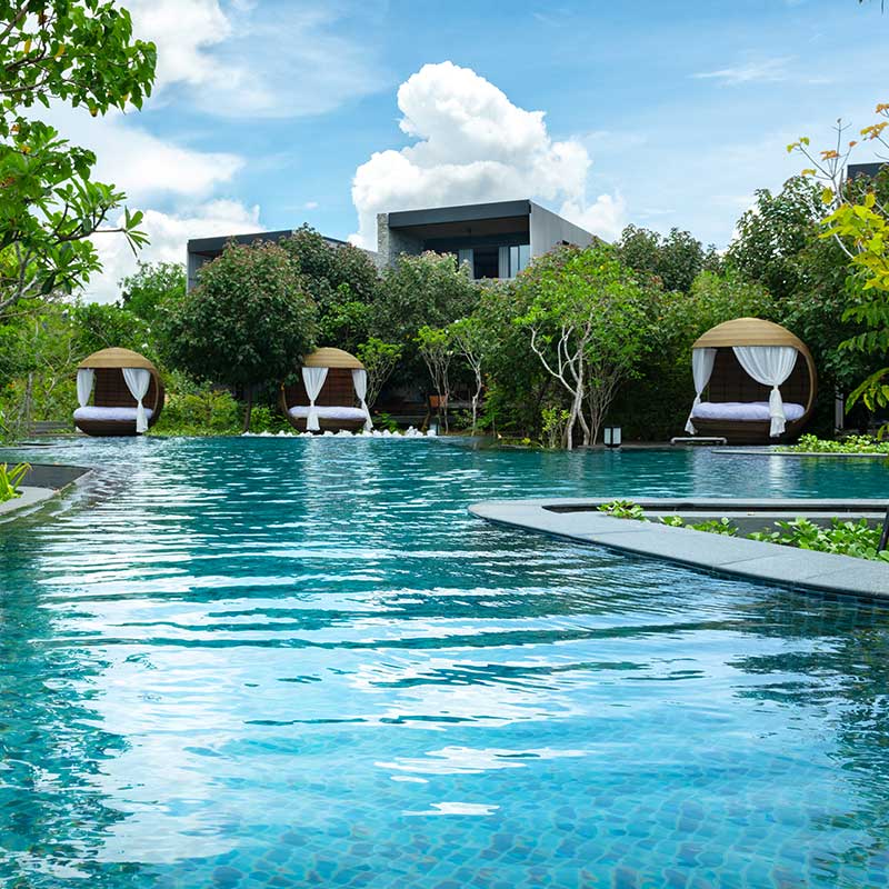 Hilton-Yala-pool--800x800