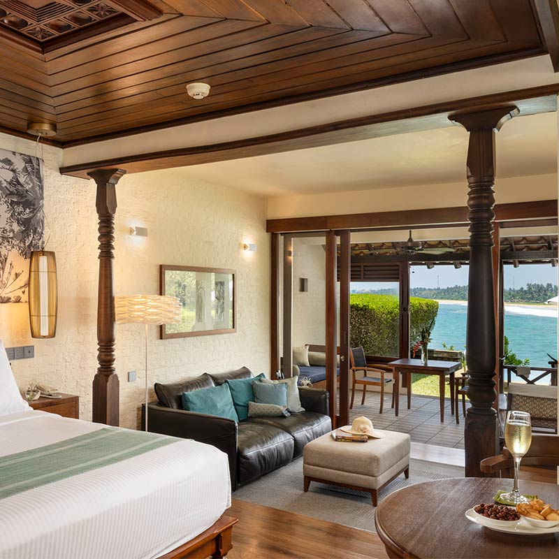 Jetwing-Saman-Villas-Deluxe-Suite-with-Pool-bedroom-2-800x800