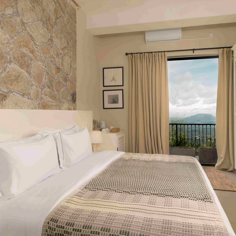 W15-Ambuluwawa-DeluxeRoom 800x800